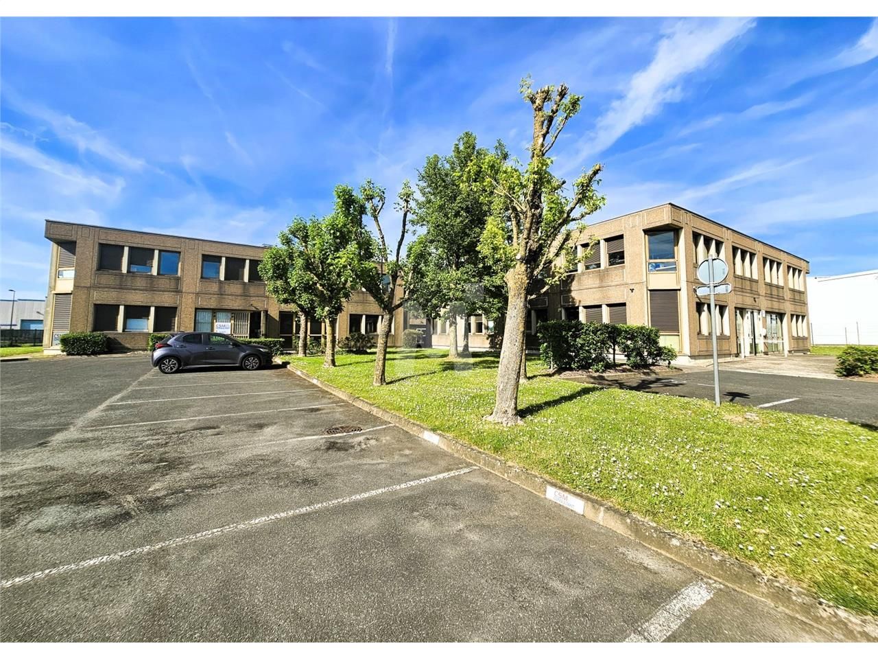 A proximité de l'autoroute A6 et de la Nationale 