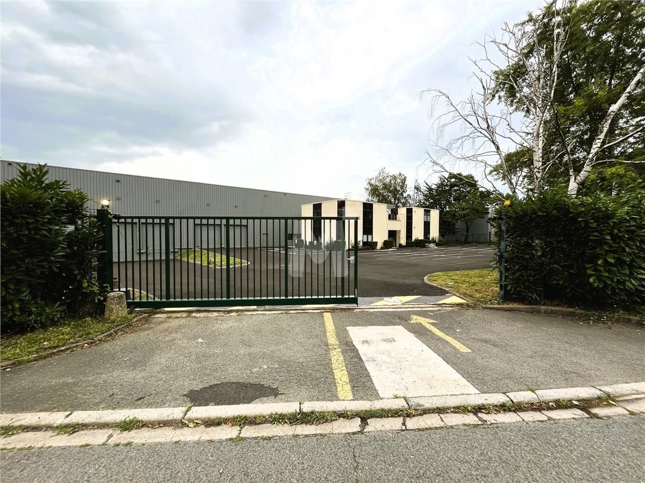 A proximité immédiate de l'autoroute A6 et de la 