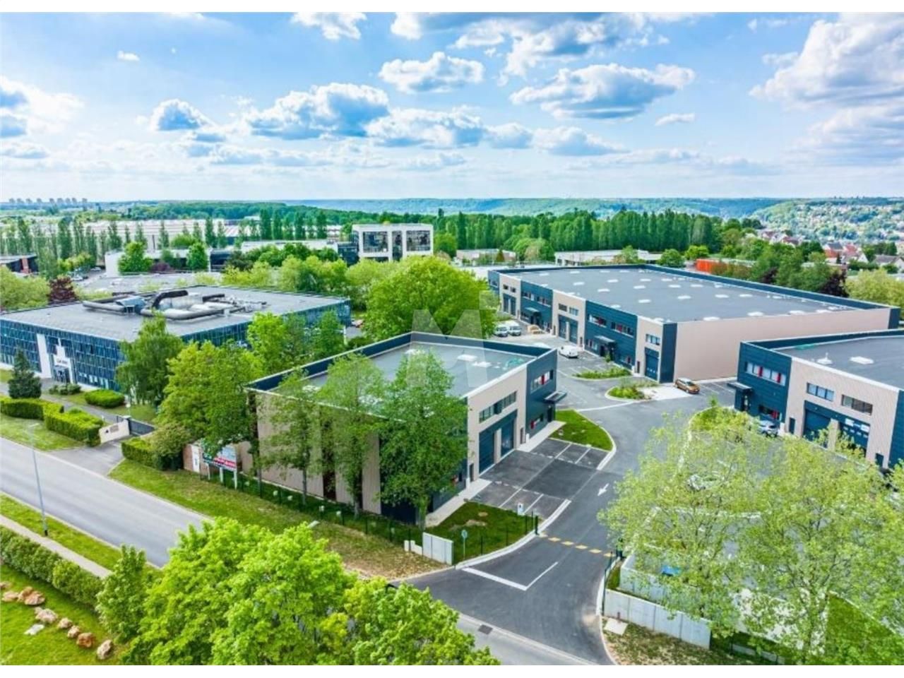 Dans un ensemble immobilier récent composé de 4 b