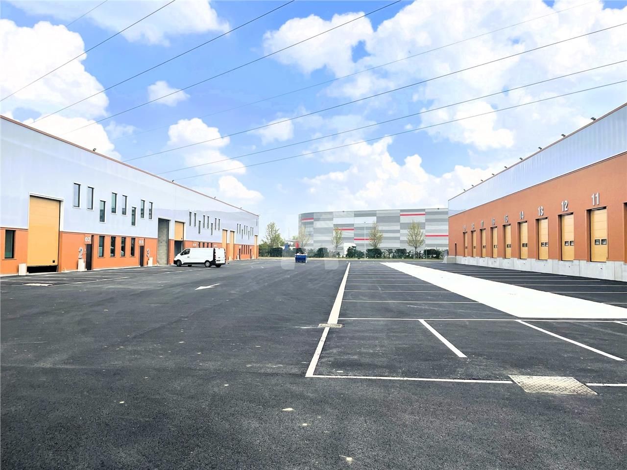 A proximité de l'autoroute A6, dans un programme 