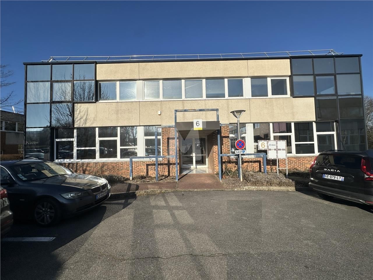 A proximité immédiate de la desserte N118/A86, no