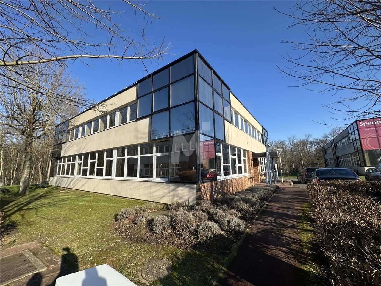 A proximité immédiate de la desserte N118/A86, no