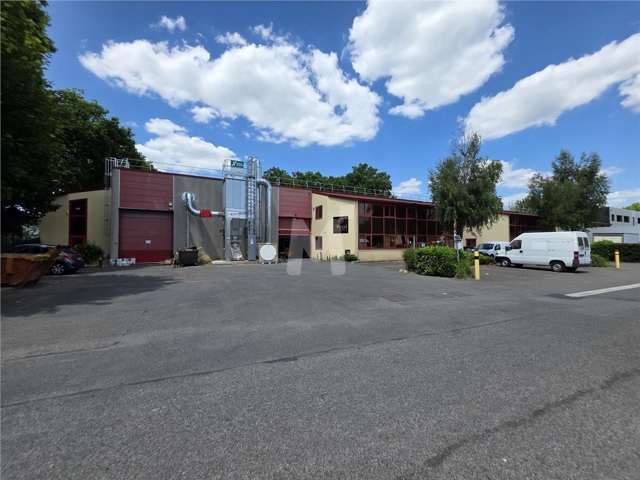 A proximité de l'autoroute A6 et de la Francilien