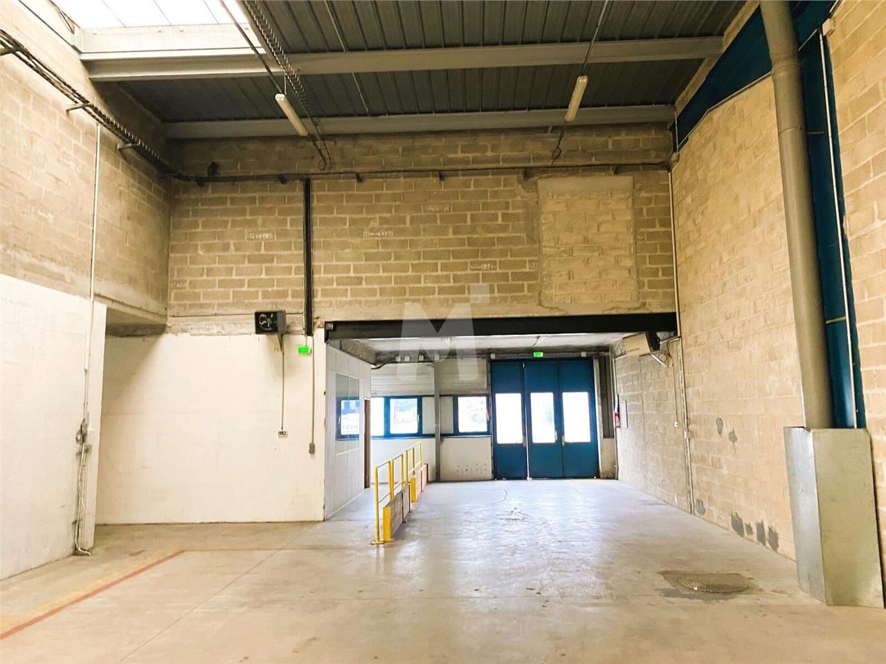 Au carrefour des axes autoroutiers A6 et A86, dan