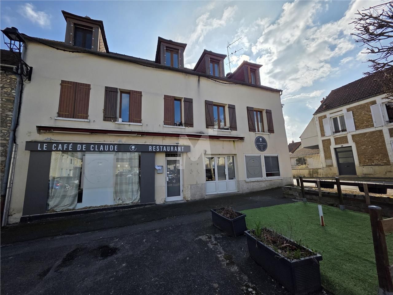 A louer : en centre-ville de Vert le Petit, un lo