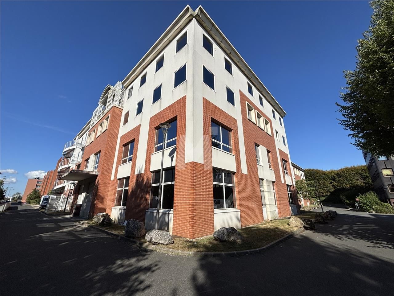 A proximité du Min de Rungis, dans un immeuble à 