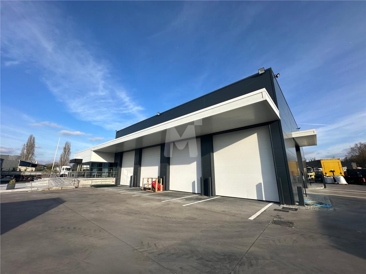 En bordure de Nationale 20, sur un foncier de 6 5