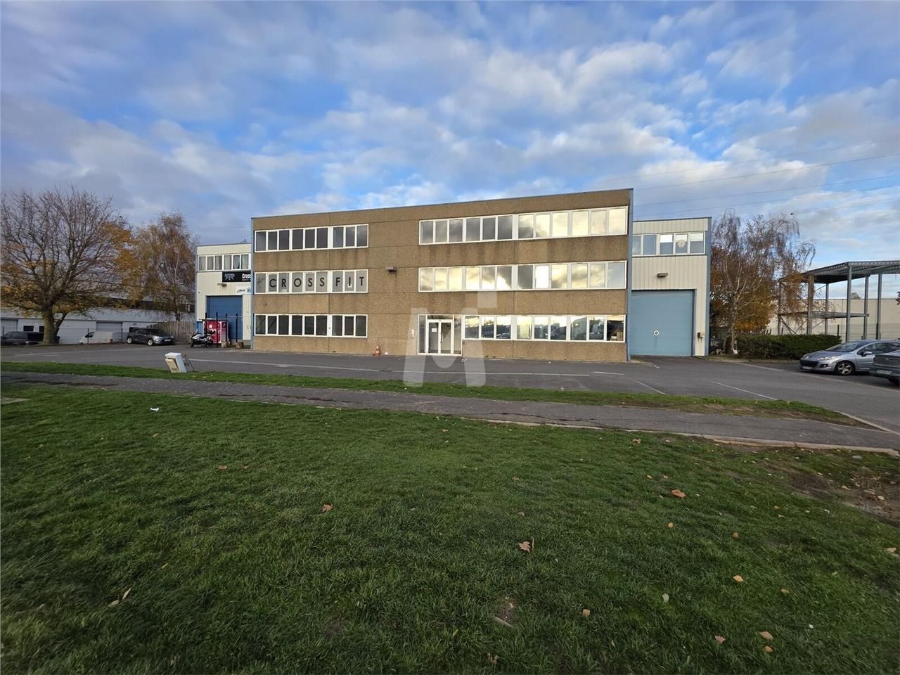 A proximité de l'autoroute A5 et de la Francilien