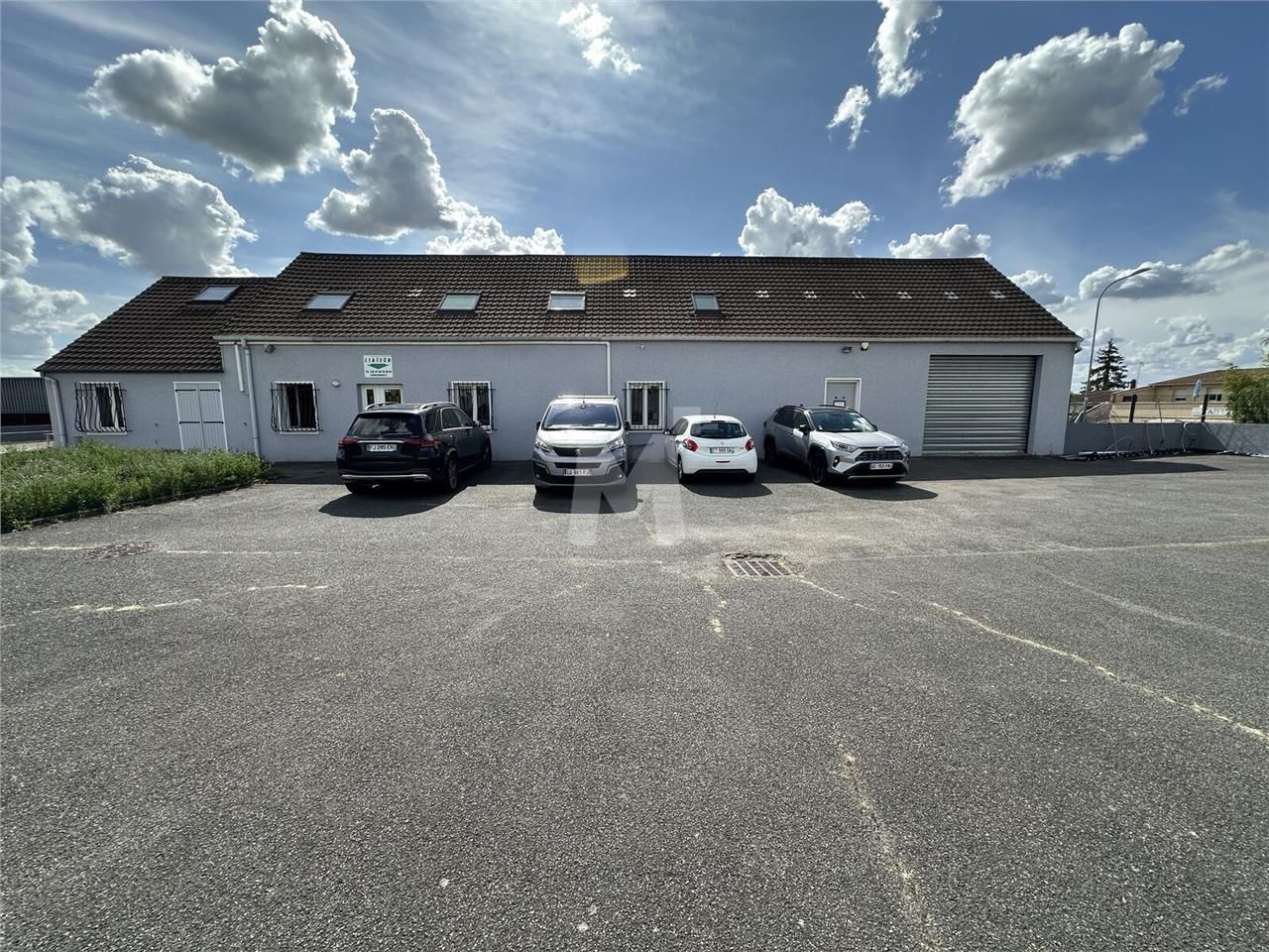 Sur un foncier de 1 205 m², un bâtiment indépenda