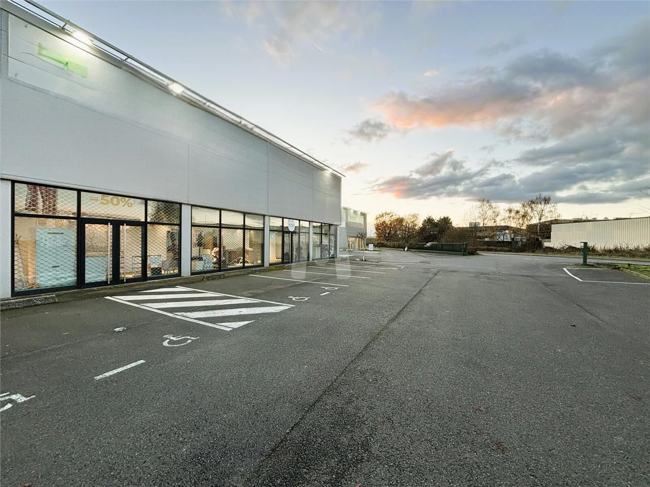 Dans la zone commerciale de la Croix Blanche, nou