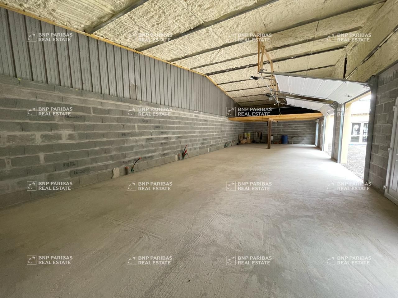 143 m² pour ce activité en location à La meziere