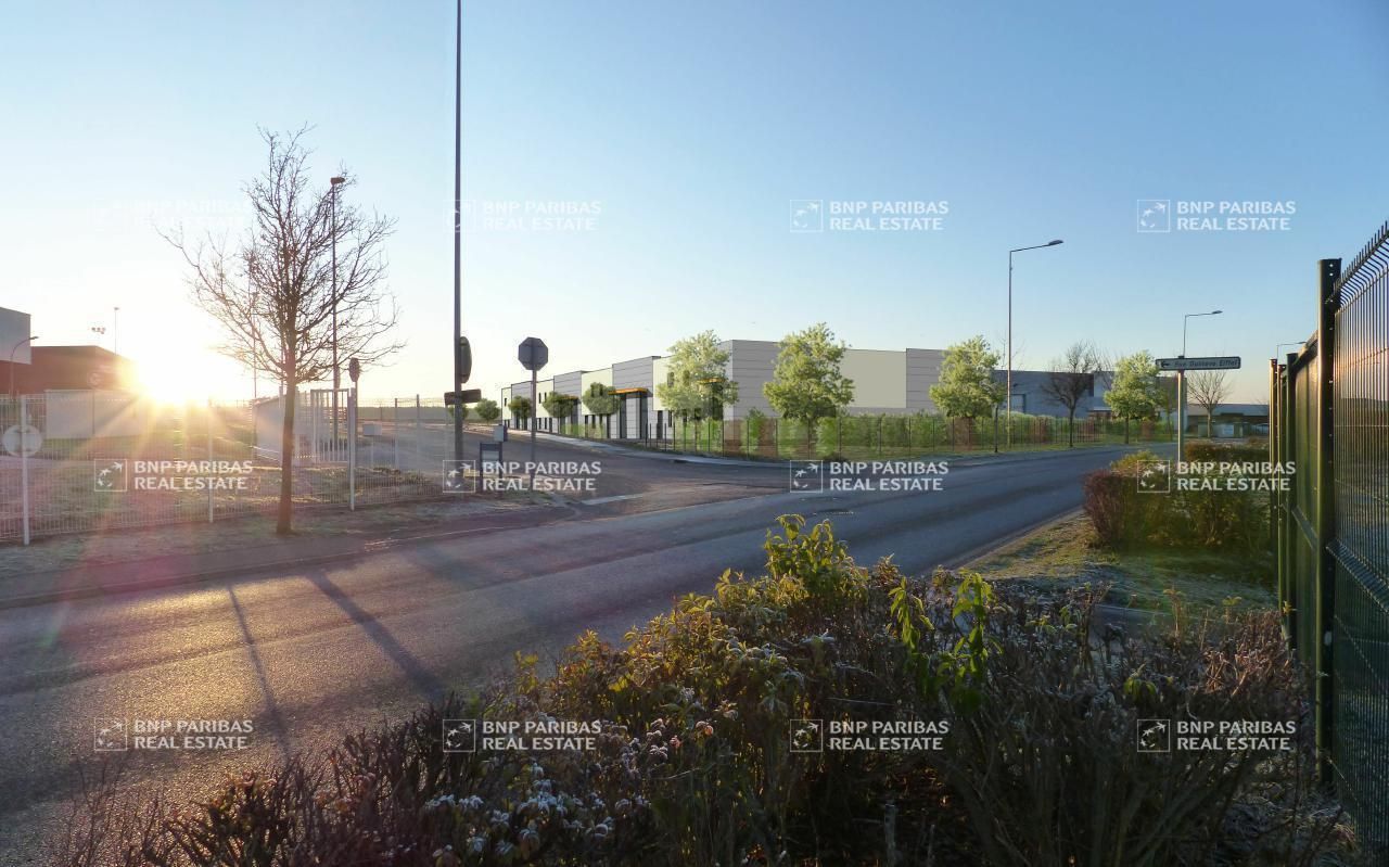 816 m² pour ce activité en location à Flévy