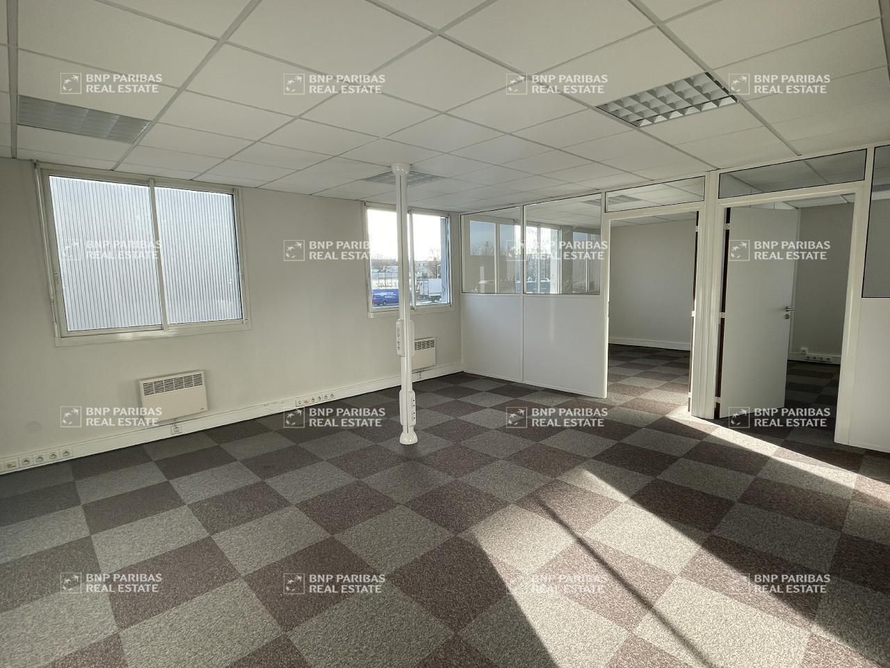 296 m² pour ce bureaux en location à Chantepie