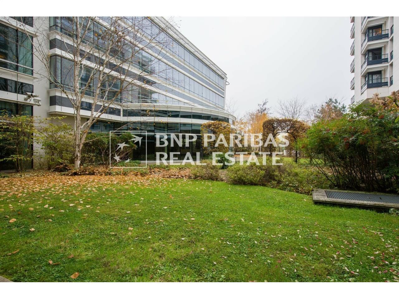 1268 m² pour ce bureaux en location à Bois-colombes