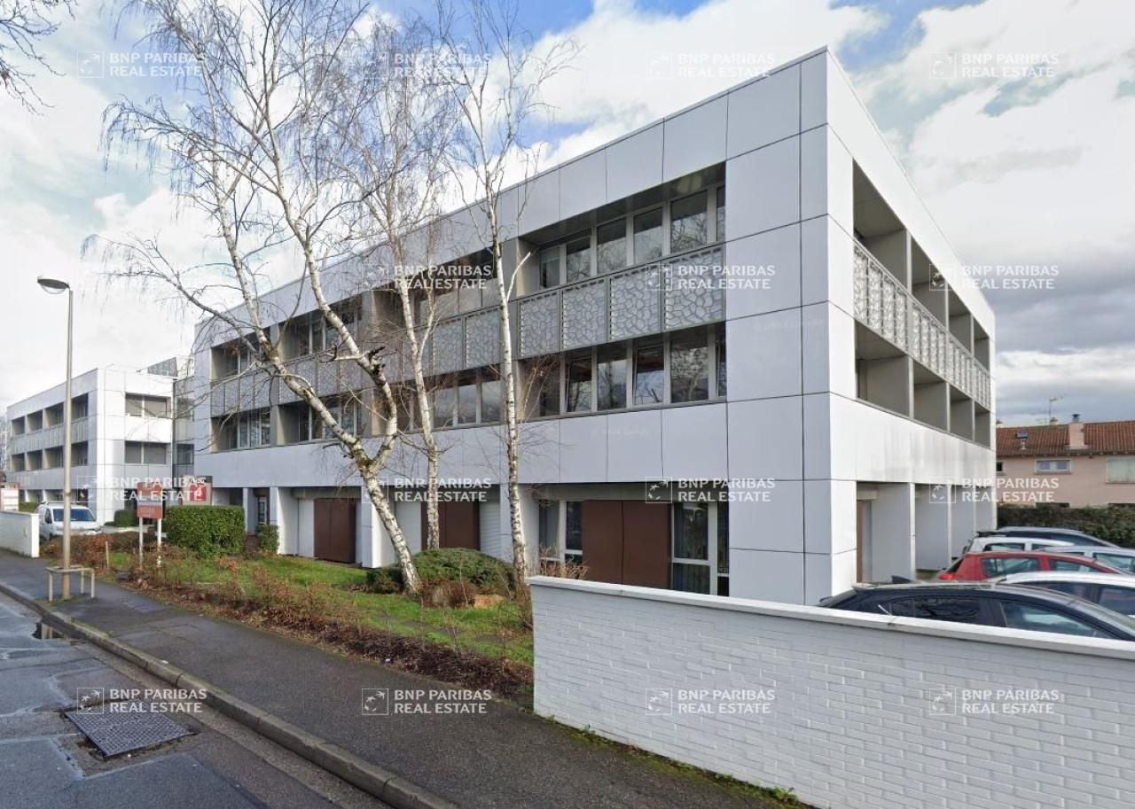 414 m² pour ce bureaux en location à Bron