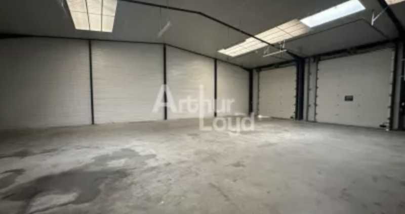 Bâtiment indépendant d'activités d'une superficie