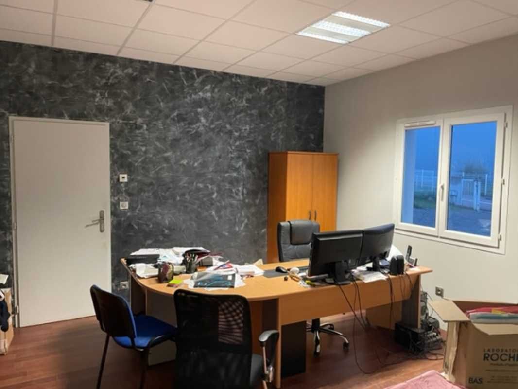 Bâtiment indépendant d'activités d'une superficie