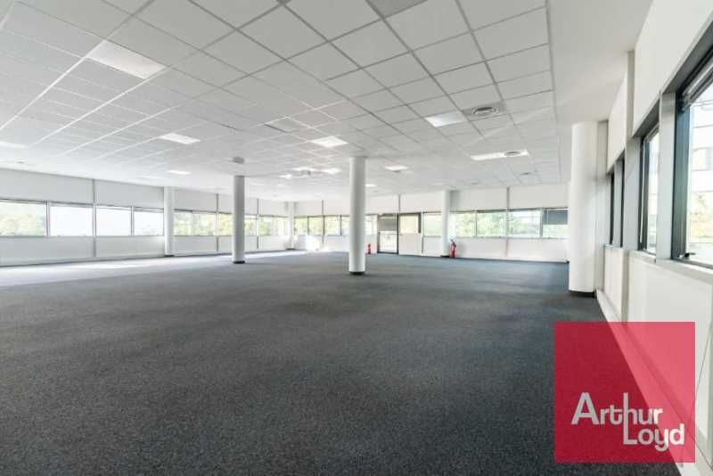 A l'entrée du Parc du Millénaire, plateaux de bur