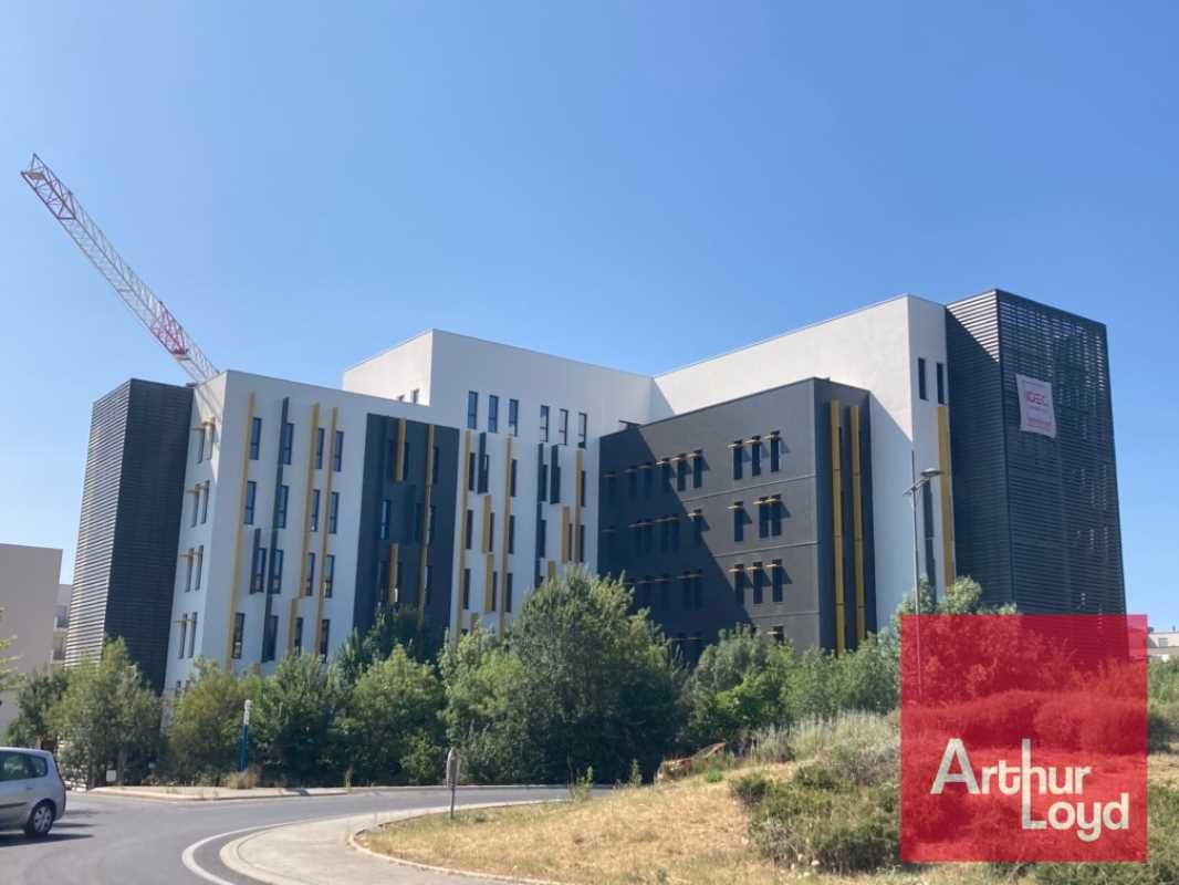 Au sein d'un immeuble neuf de 4 320 m2 en R+6, no