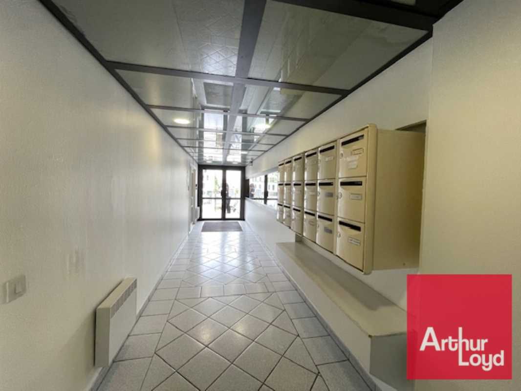 Situé dans le quartier Alco, sur axe passant avec