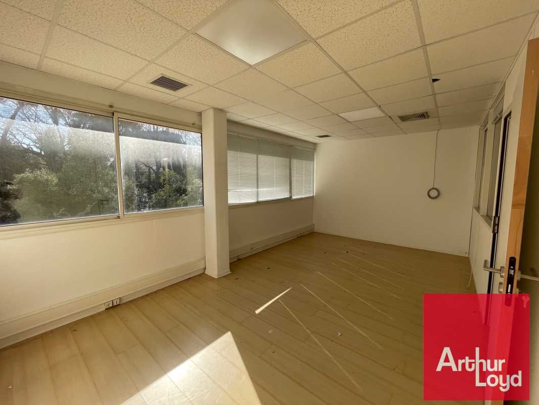 Au sein d'un parc de bureaux situé à proximité de