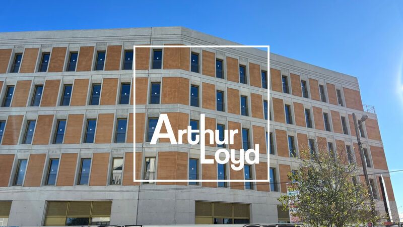 Situé face à la Clinique du Millénaire, entre Por