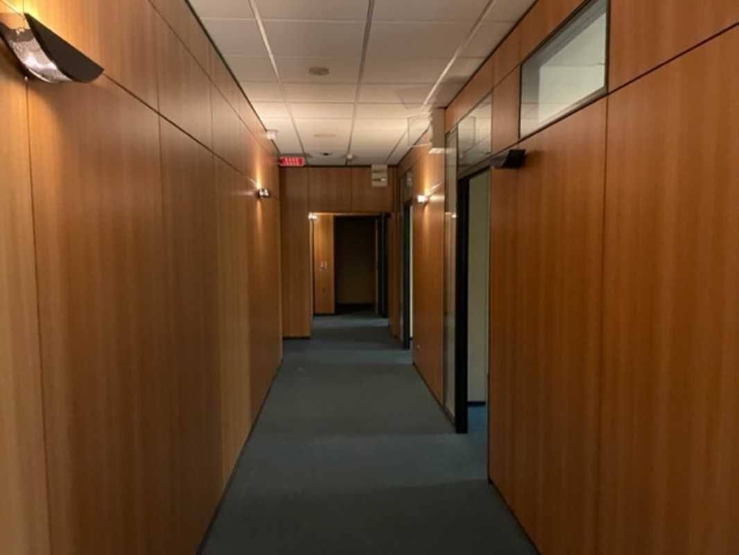 Immeuble de bureaux de 1800 m2 sur 5 niveaux à la