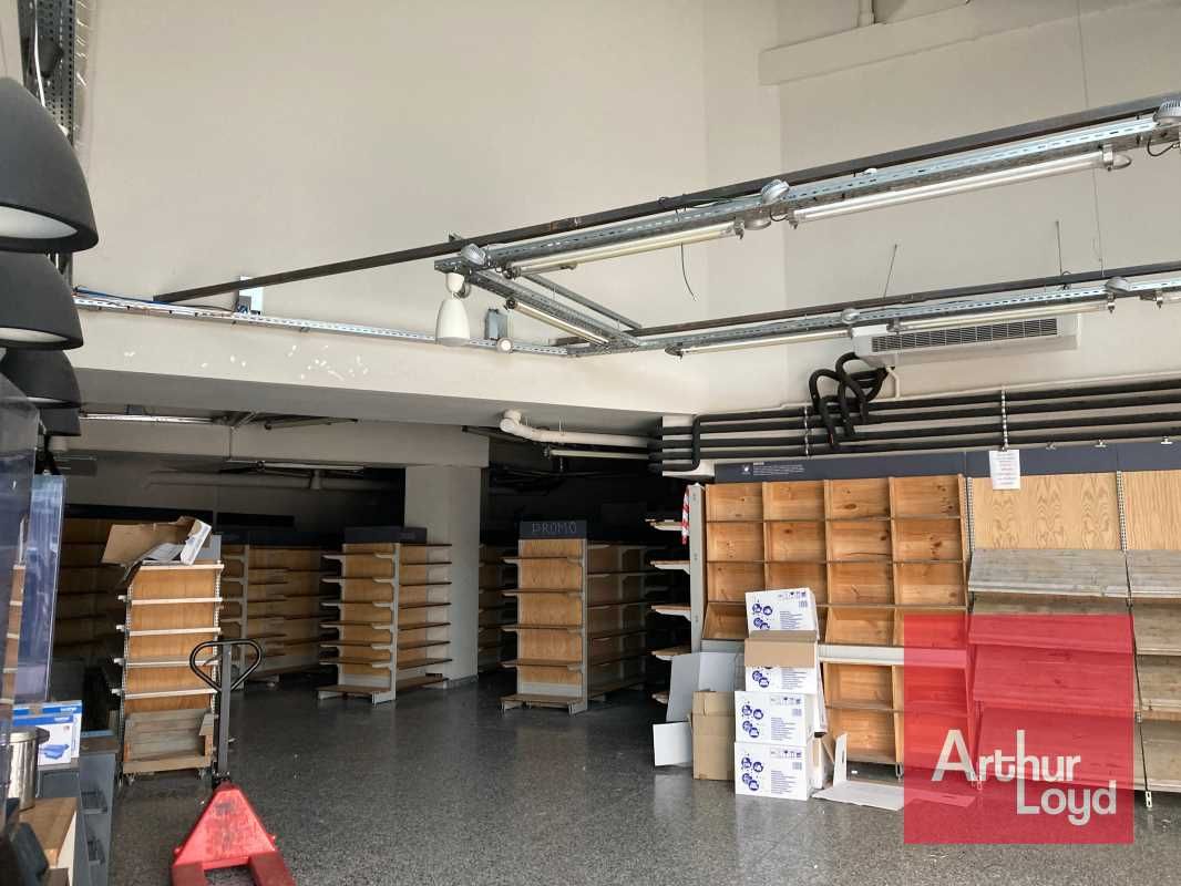 Nous vous proposons un local commercial de 282m2 