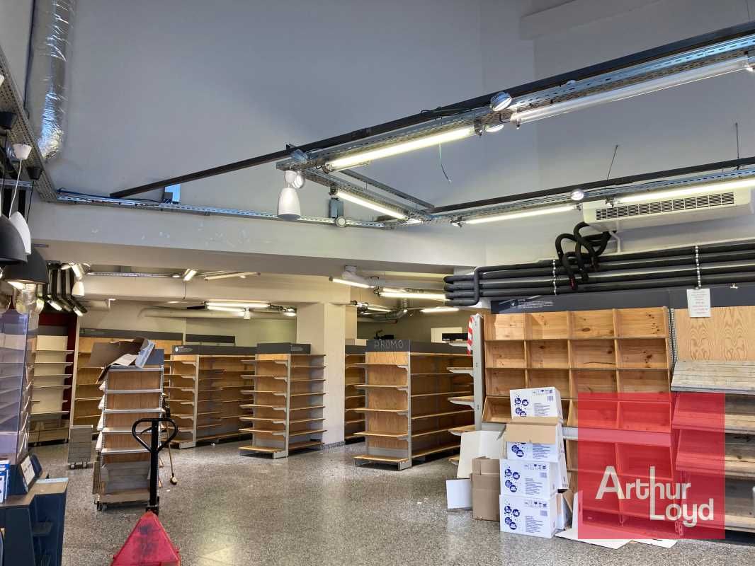 Nous vous proposons un local commercial de 282m2 