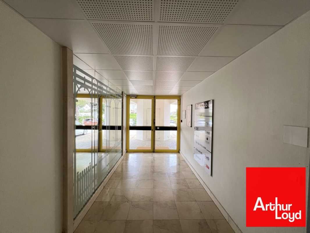 Dans le Parc Club du Millénaire, nous vous propos