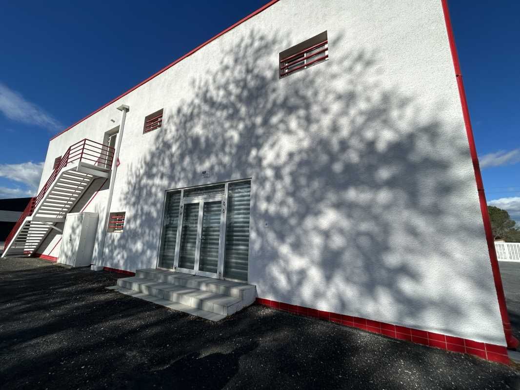 Situé à seulement 2 minutes de la sortie de l'aut