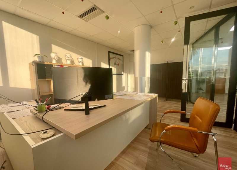 Belle surface de bureaux à louer au sein d'un imm