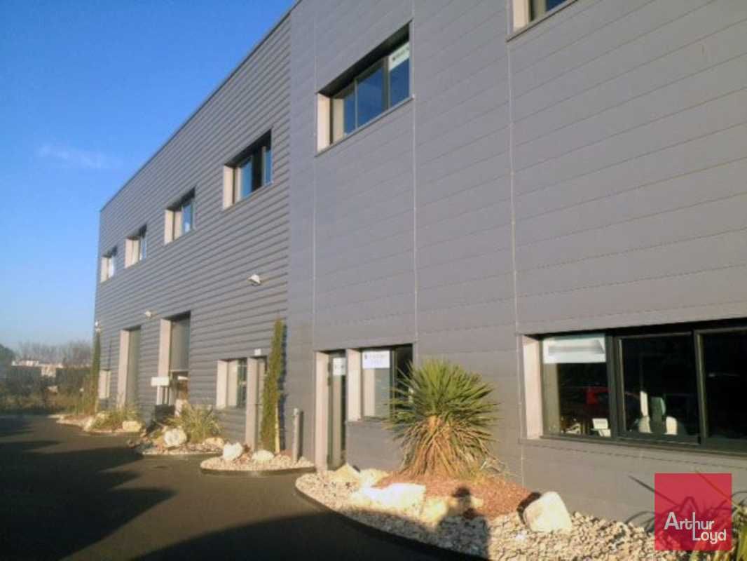 Au sein du parc de l'aéroport à Pérols, dans un i