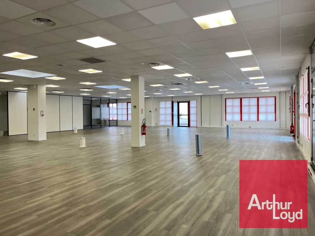 Au sein du Parc Club du Millénaire, dans un secte