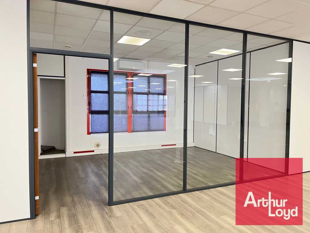 Au sein du Parc Club du Millénaire, dans un secte