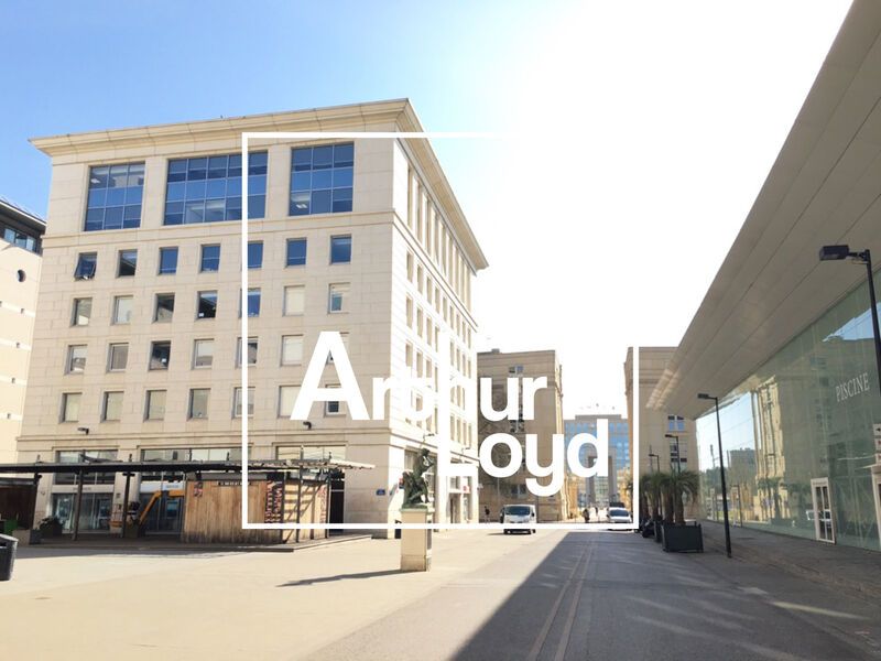 Dans le quartier d'Antigone, offrant une architec