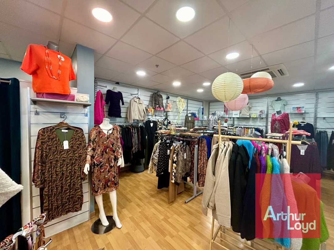 ARTHUR LOYD vous propose une belle surface de ven