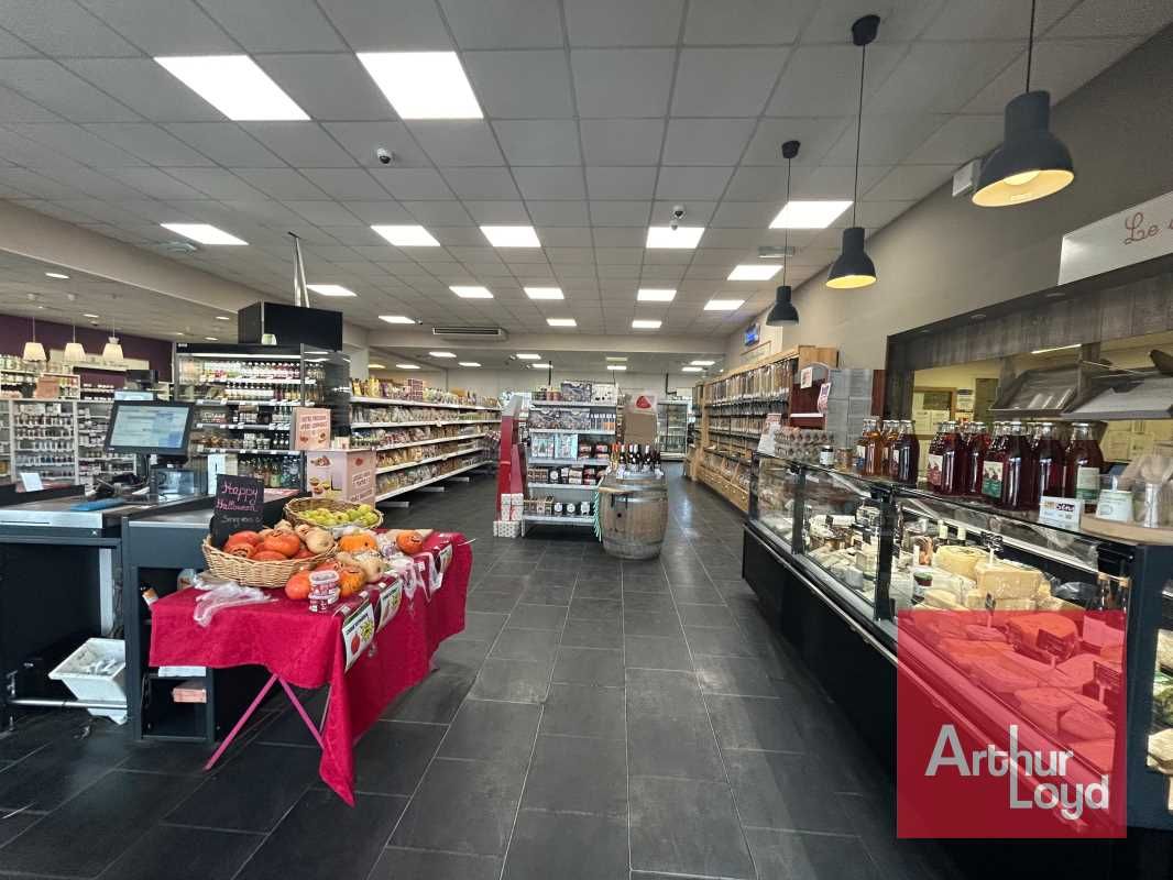 ARTHUR LOYD vous propose un très beau local comme