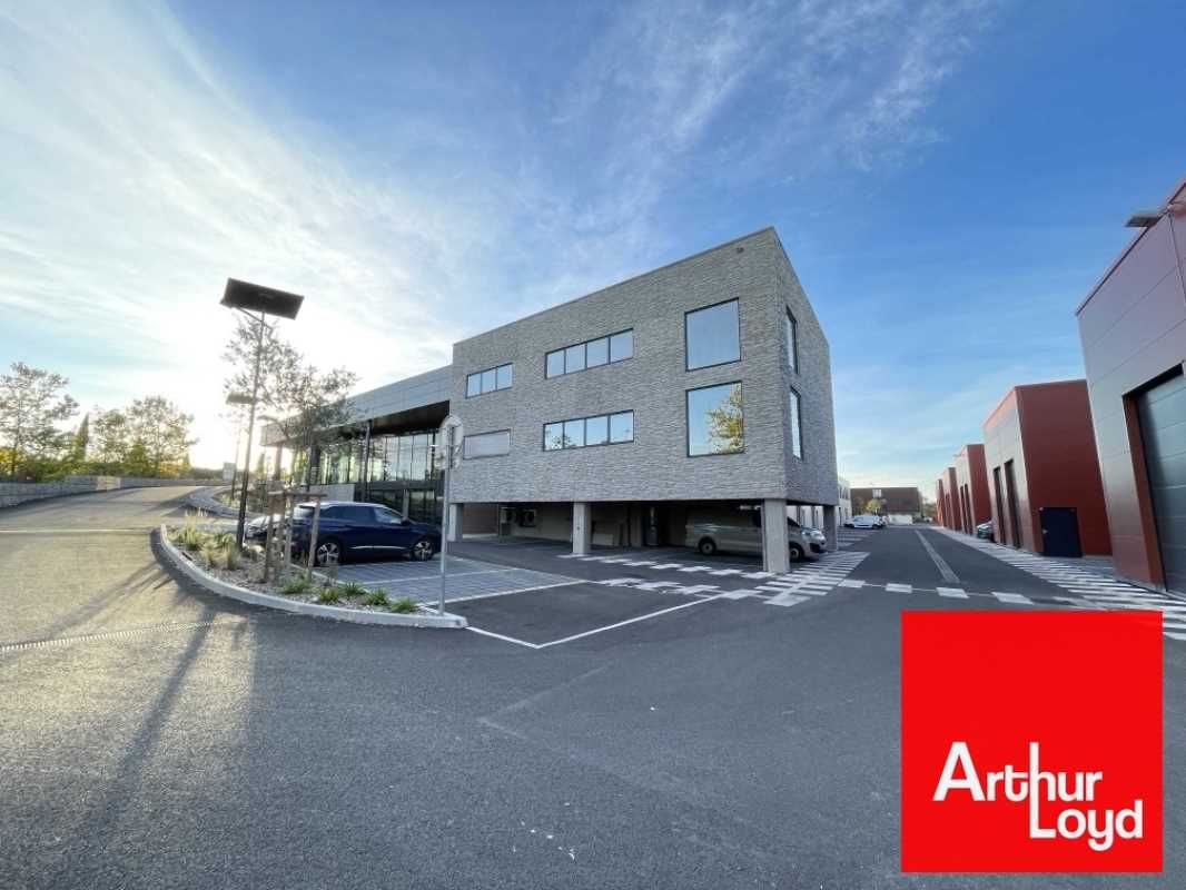 ARTHUR LOYD vous propose sur cet ensemble mixte (