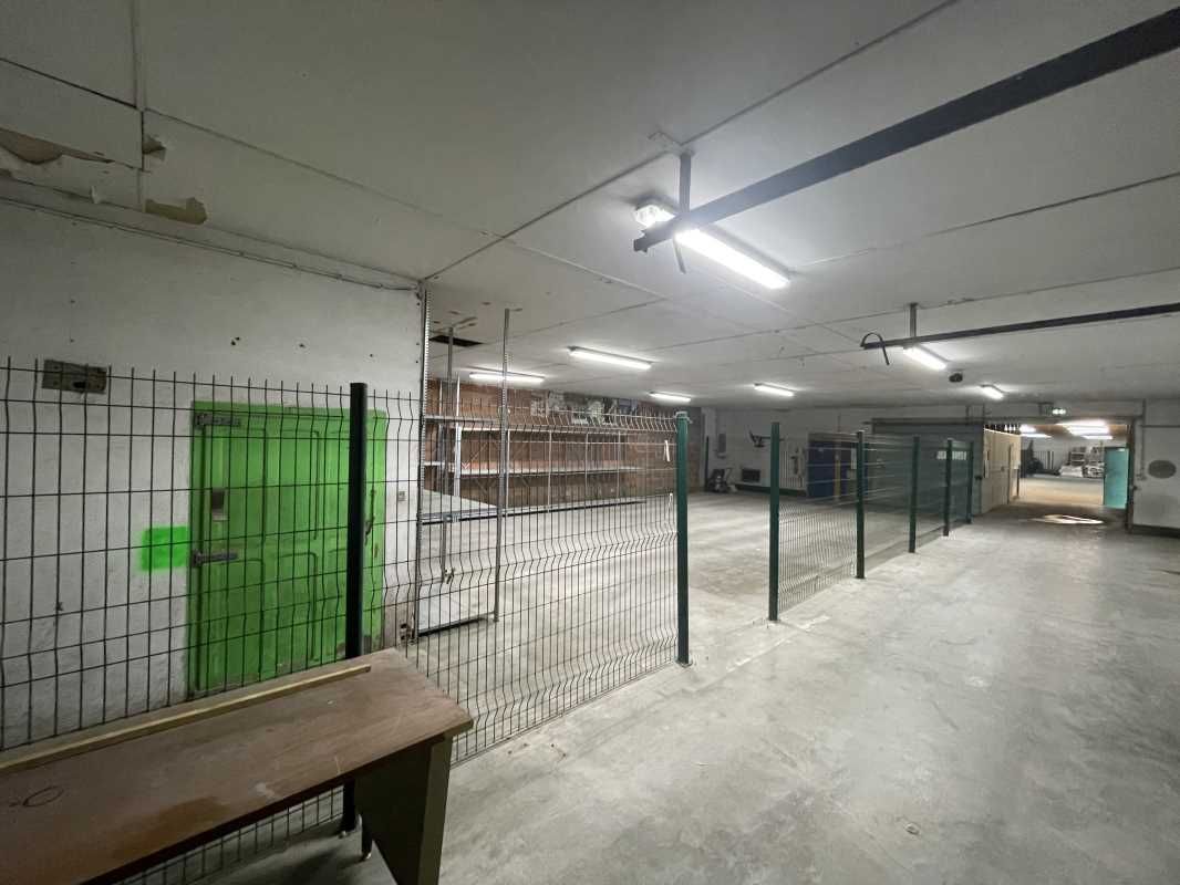 Découvrez ce local d'activité à louer à Pézenas -