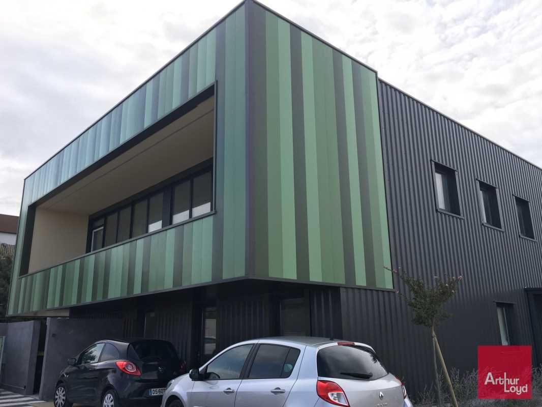 Dans un immeuble récent à l'entrée Est de Fabrègu