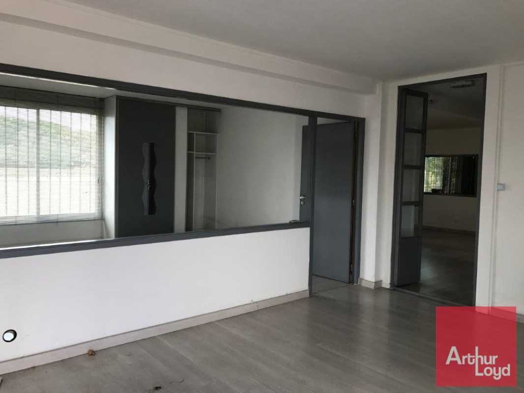 Bâtiment d'Activités  indépendant à louer en 1ere