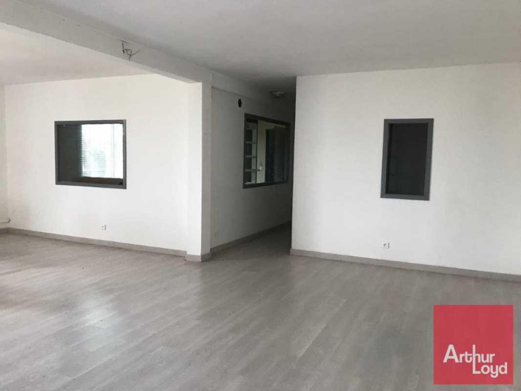 Bâtiment d'Activités  indépendant à louer en 1ere