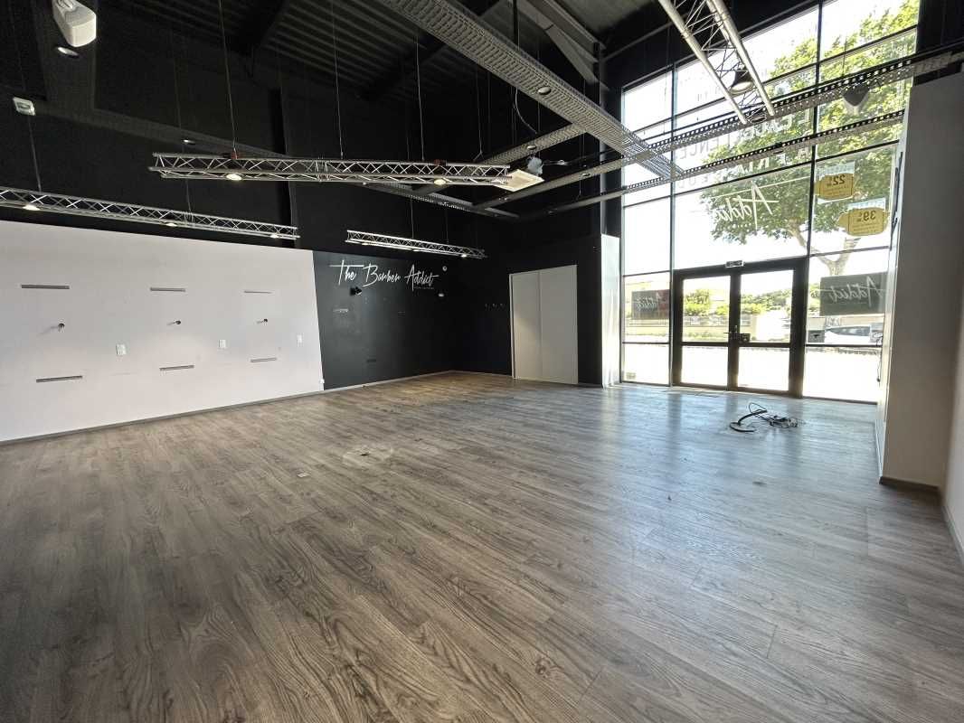 Arthur Loyd vous propose à la location un local c