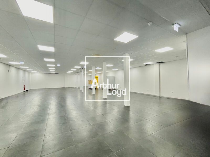 A louer, locaux atypiques en centre-ville de 360