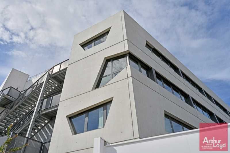 Idéalement situé en façade de l'Avenue Henri Becq