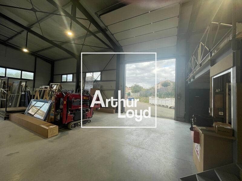 Découvrez ce local d'activité de 321 m2, à proxim