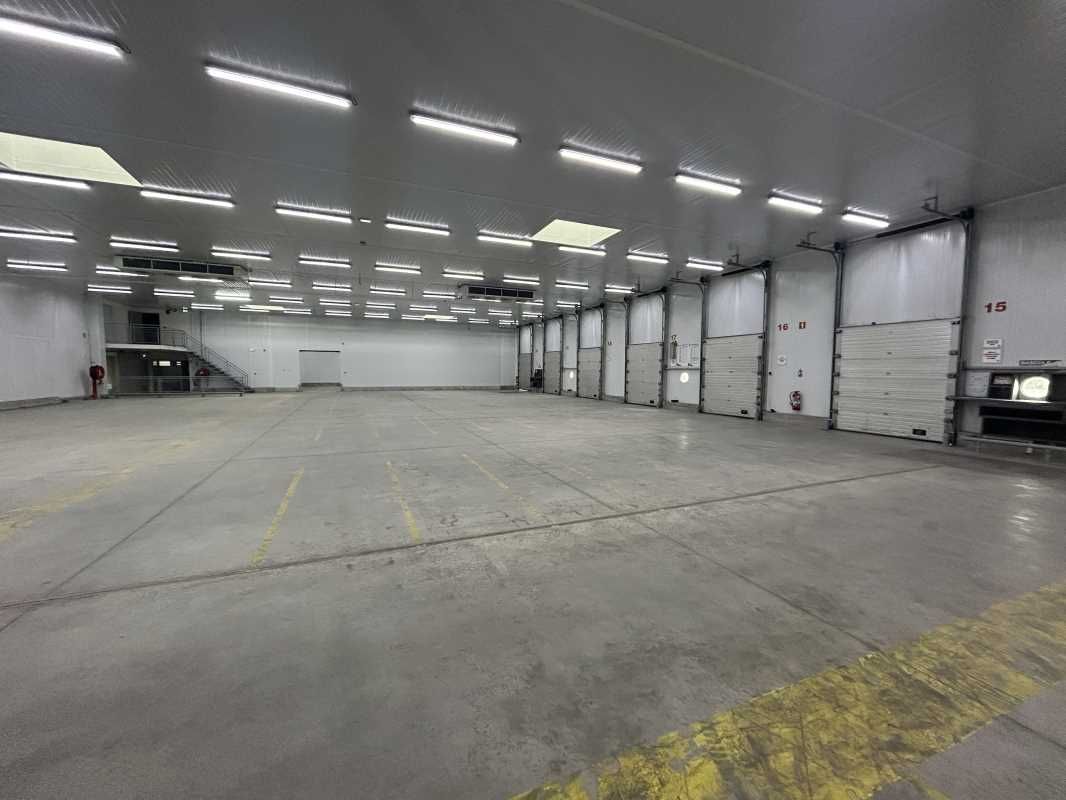 Emplacement exceptionnel à l'entrée du marché int