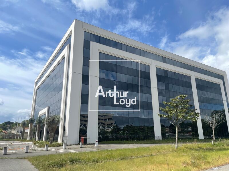 Nous vous proposons à la location un immeuble de 