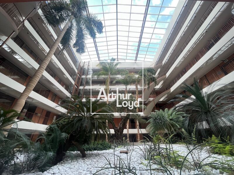 Nous vous proposons à la location un immeuble de 